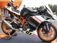 KTMジャパン、RC390カップ仕様車の詳細を発表…108万円で10台導入 画像