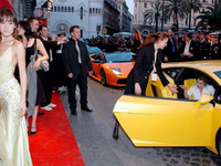 ミッション・インポッシブル…2人シーターの ガヤルド に3人乗り 画像