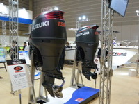 【ジャパンボートショー15】スズキ、マットブラック塗装の船外機2機種を参考出品 画像