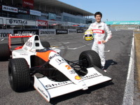 【鈴鹿ファン感謝デー15】山本尚貴、憧れのマクラーレン・ホンダ『MP4/6』を初ドライブ 画像