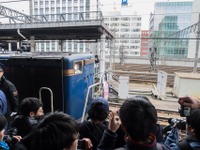 最終『トワイライトエクスプレス』、上りも札幌出発…新聞の号外も 画像