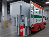 セブン銀行、移動ATM車を新開発…ATMスライドシステムで車両の外に設置 画像
