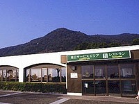 追い越し車線でクルマを止めて仮眠しても…良いわけないでしょうが!! 画像