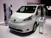 【ジュネーブモーターショー15】日産 e-NV200、欧州にも3列シート7名乗りが新登場 画像
