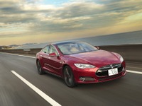 テスラ モデルS、ワイヤレスアップデートで自動緊急ブレーキなどを追加 画像