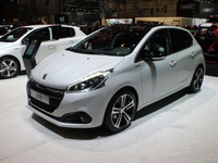 【ジュネーブモーターショー15】プジョー 208 改良新型に「GTライン」…スポーティな GTi ルック 画像