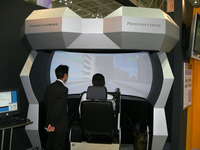 【人とくるまのテクノロジー展06】三菱プレシジョンでは首都高を疑似体験 画像