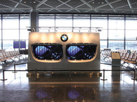 BMWキドニーグリルが成田空港に出現 画像