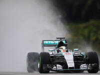 【F1 マレーシアGP】急な大雨にも動じず、ハミルトンが開幕2戦連続ポール…2番手はベッテル 画像