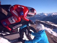 MTB、雪山ダウンヒルで223.30km/hの世界新記録 画像