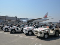 【JALと働くクルマ】意外と知らない？　空港で働くクルマたち 画像