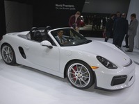 【ニューヨークモーターショー15】ポルシェ ボクスター に硬派な スパイダー…375psをMTで駆る 画像