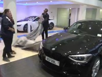 BMW、新車をプレゼント…エイプリルフールじゃないよ［動画］ 画像