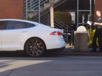 テスラ モデルS、駐車違反チケット回避モードを採用?!［動画］ 画像