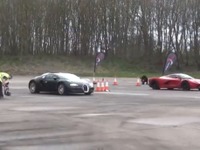 ラ・フェラーリ と ブガッティ ヴェイロン、世界最高峰スーパーカーが加速競争［動画］ 画像