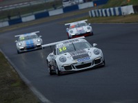 【ポルシェカレラカップ 第1戦】元嶋佑弥、ライバル近藤を抑え、開幕勝利 画像