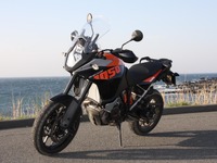 【KTM 1050アドベンチャー 動画試乗】ダウンサイジングで敷居が低くなったアドベンチャー入門車…佐川健太郎 画像