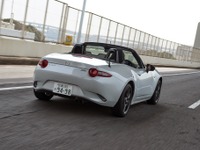 【マツダ ロードスター 試乗】S660 とは対極「踏んで曲がれ」というメッセージ…森口将之 画像