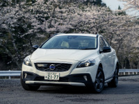 【ボルボ V40クロスカントリー 試乗】新開発エンジンが伝えるボルボの心意気…島崎七生人 画像