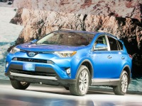 【ニューヨークモーターショー15】トヨタ RAV4 にハイブリッド…小型SUVセグメントで唯一 画像