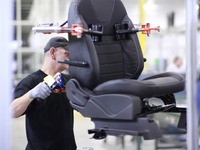 マグナ、米工場のシート生産が100万セット…3年で達成 画像