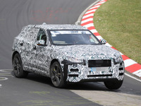 ジャガー初のSUV、ランドローバーゆずりの走りをニュルで初披露!! 画像