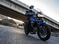 【トライアンフ タイガー800XRx 試乗】上質感が増したトリプルエンジンのオールラウンダー…青木タカオ 画像