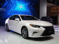 【上海モーターショー15】レクサス ES に2016年型…表情一新 画像