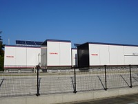 東芝、太陽光発電で水素を貯蔵する自立型エネルギー供給システムが完成 画像