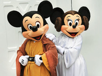 ミッキーがジェダイ姿に…フロリダ、ディズニーワールドがスター・ウォーズ一色 画像