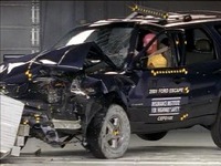衝突試験動画---『エスケープ/トリビュート』の安全性をあなたが判断 画像