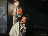 【超会議15】「ゲームセンターCX」有野課長、マリオの“足プレイ”に苦戦 画像