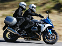 BMW、フルカウルモデル R1200RS を6月5日に発売 画像