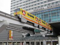 北九州モノレール、高齢者施設開設記念のラッピング車運行 画像