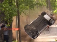 シトロエン、仏ラリーで大事故…宙を舞う［動画］ 画像