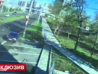 日産 GT-R、電柱をなぎ倒す瞬間…ロシアのサッカー選手が事故［動画］ 画像