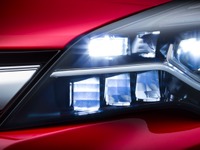 【フランクフルトモーターショー15】オペル アストラ 次期型、LEDマトリックスライトを設定 画像
