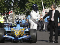 【ロンドンモーターショー06】ブレア首相もF1マシンに感激 画像