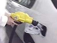 セルフ式ガソリンスタンド急増--人気の秘密は? 画像