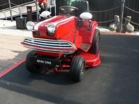 【ロンドンモーターショー06】フェイクMINIとインベーダーゲーム 画像