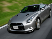 【リコール】日産 GT-R R35 など、ポップアップエンジンフードに不具合 画像
