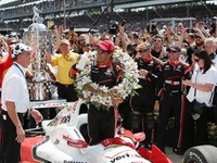 【INDYCAR 第6戦】モントーヤが大逆転優勝! 琢磨は1周目のアクシデントが響き13位 画像