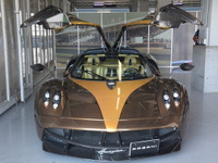 【鈴鹿 サウンド・オブ・エンジン】パガーニ、2台の超高級スーパーカーが競演［写真蔵］ 画像