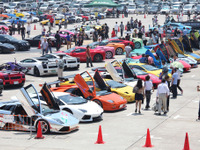 スーパーカー200台がお台場に集結…走り去る姿も楽しむ　6月7日 画像