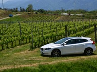 ボルボ V40 最新型でワイナリーへドライブ…グランドツアラーとして不満なし 画像
