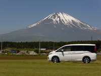 【ホンダ ステップワゴン 試乗】上級車からの乗り換えもOK、ミニバンと思えぬフラット感…会田肇 画像
