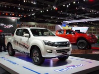 いすゞ、ピックアップトラックの新型 D-MAX 2種類を発表…インド 画像