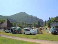 苗場スキー場、夏のゲレンデをオートキャンプ場としてオープン 画像