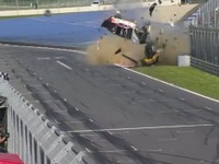 欧州 GT4 レースで大事故、チェッカーフラッグ目前に［動画］ 画像