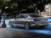 BMW 7シリーズ 新型にPHV…燃費は47.6km/リットル 画像